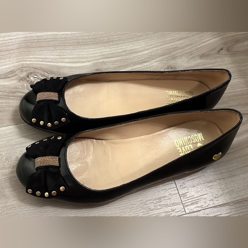 Love Moschino size 6 leather flats